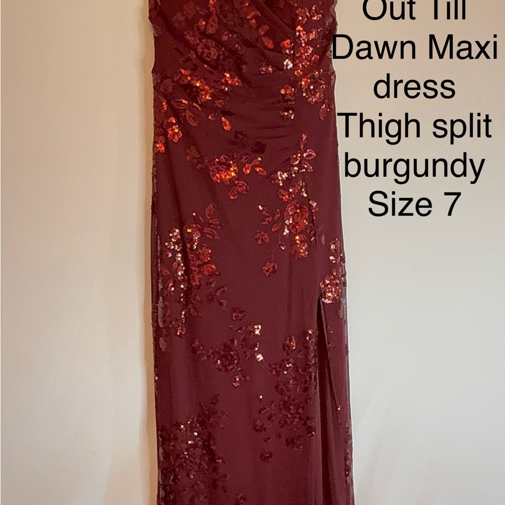 Elegant Burgundy Maxi Dress